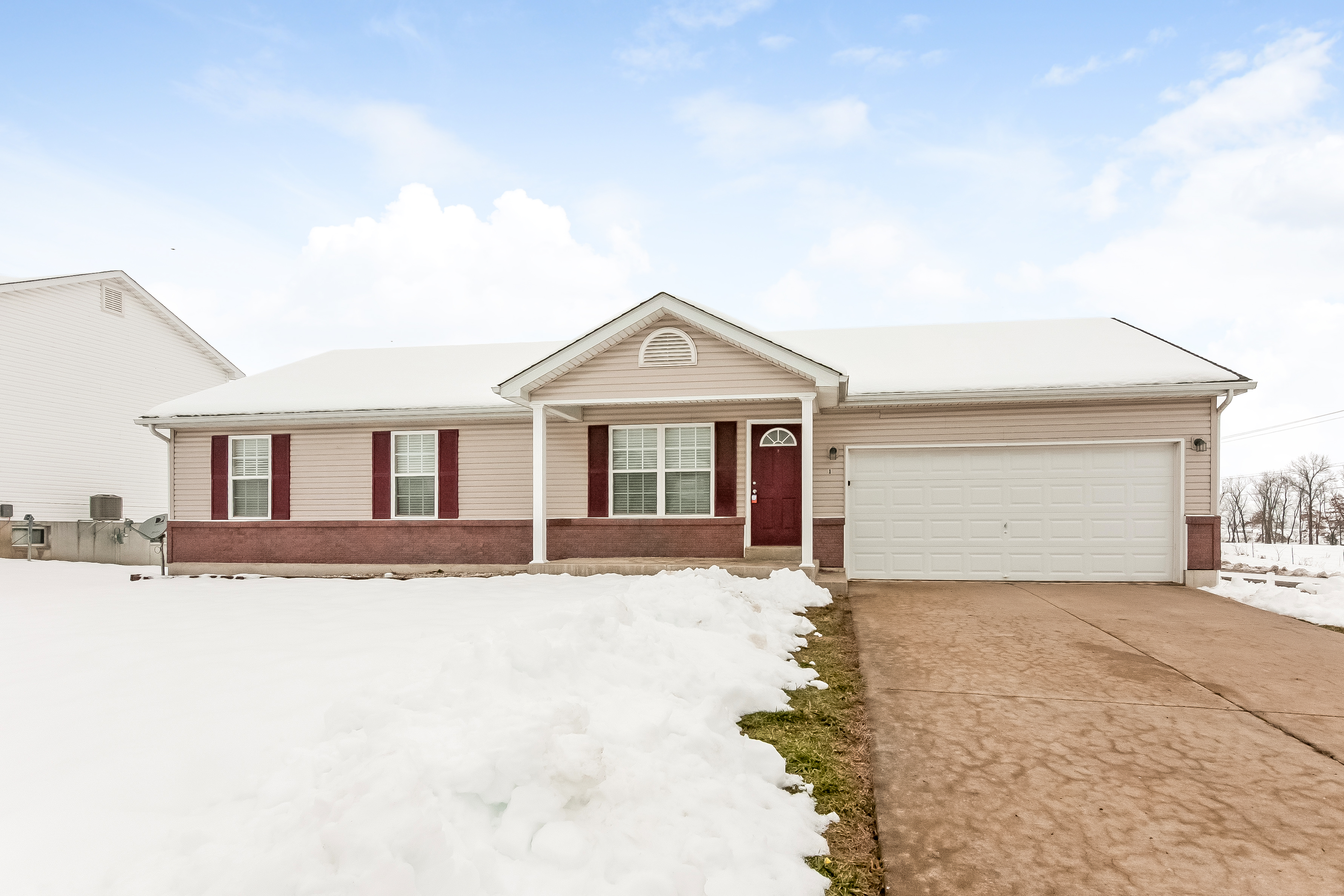 1 Clifden Dr Montgomery City, MO 63361